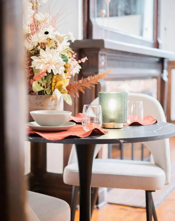 Historical Apartment In Montreal - The Lilibeth